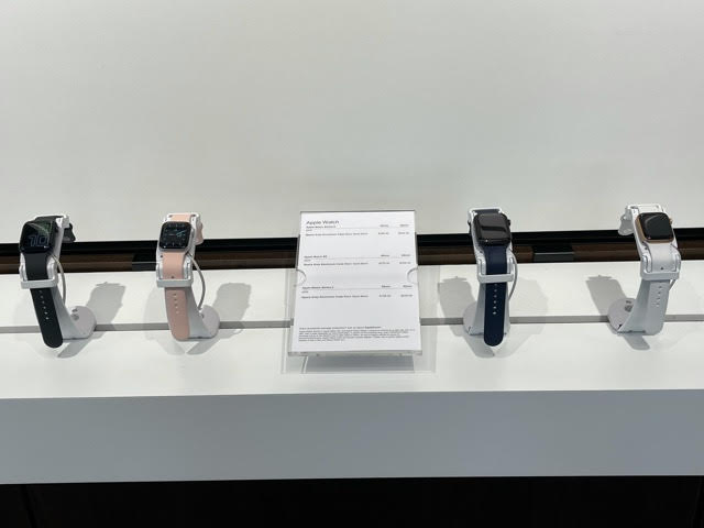Store display of smartwatches secured with a Vise W anti-left protection from RTF Global
