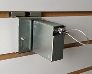 Wall adapter to secure an oscillating power tool on a retail display