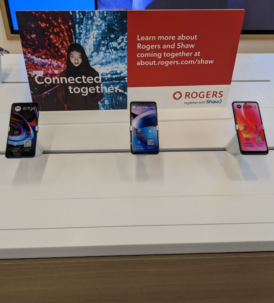 RTF display security solutions in a Rogers store.